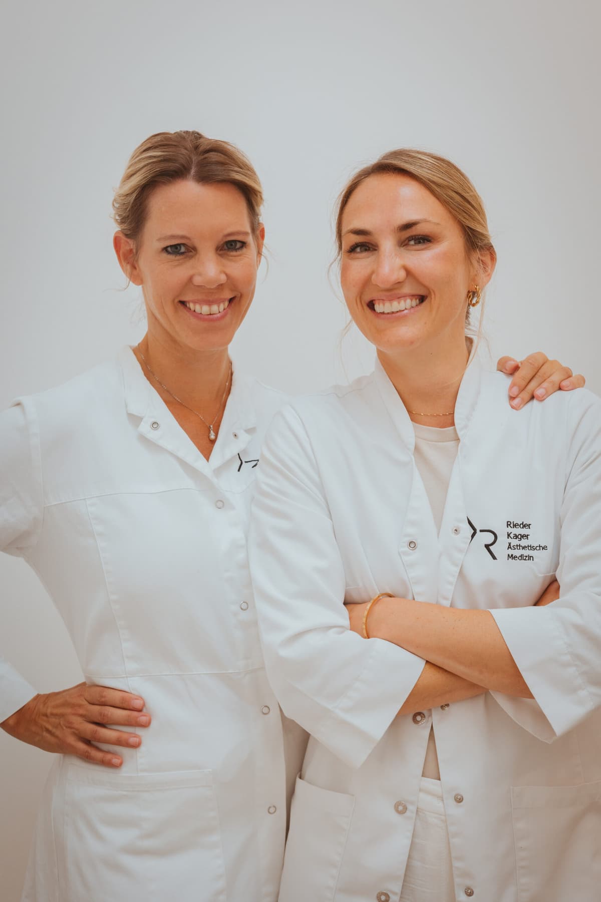 Dr. Jennifer Kager und Dr. Daniela Rieder - Spezialistinnen für Inneren BH und Bruststraffung in Wien und Krems